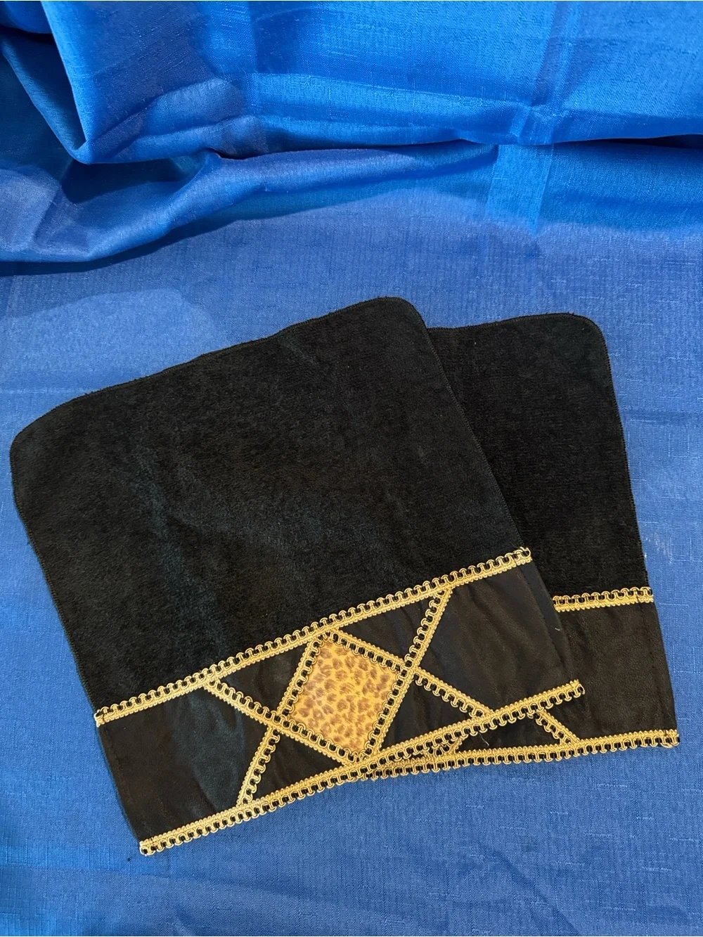 Avanti Black Bath Towels with Leopard Print Accents (2 Bath 2 Hand 2 Wash)